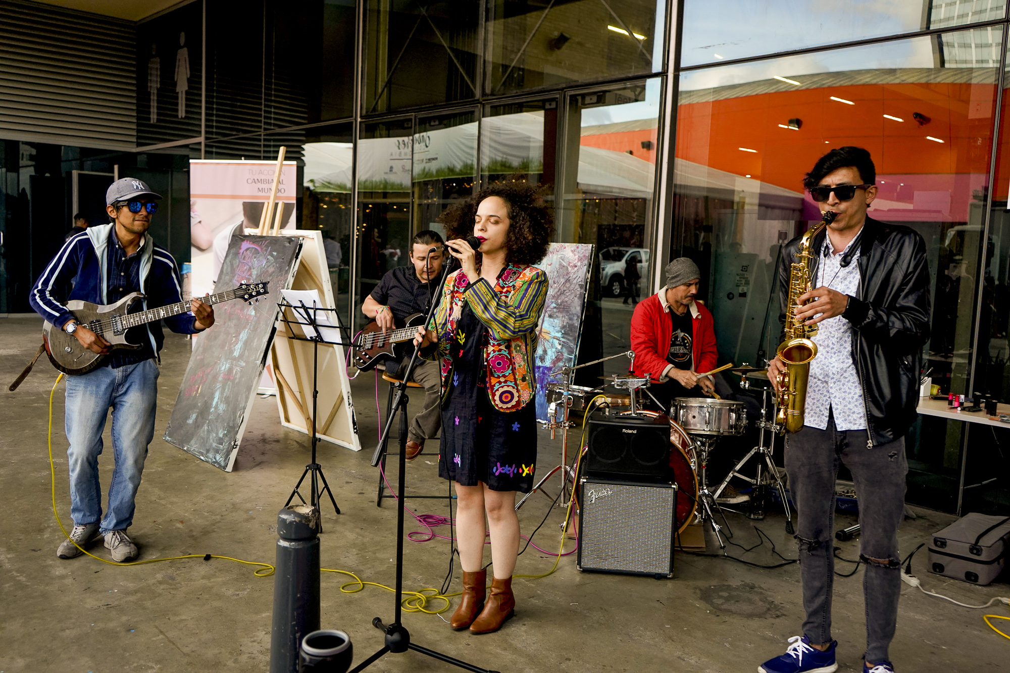 Bogosamba tocando en vivo